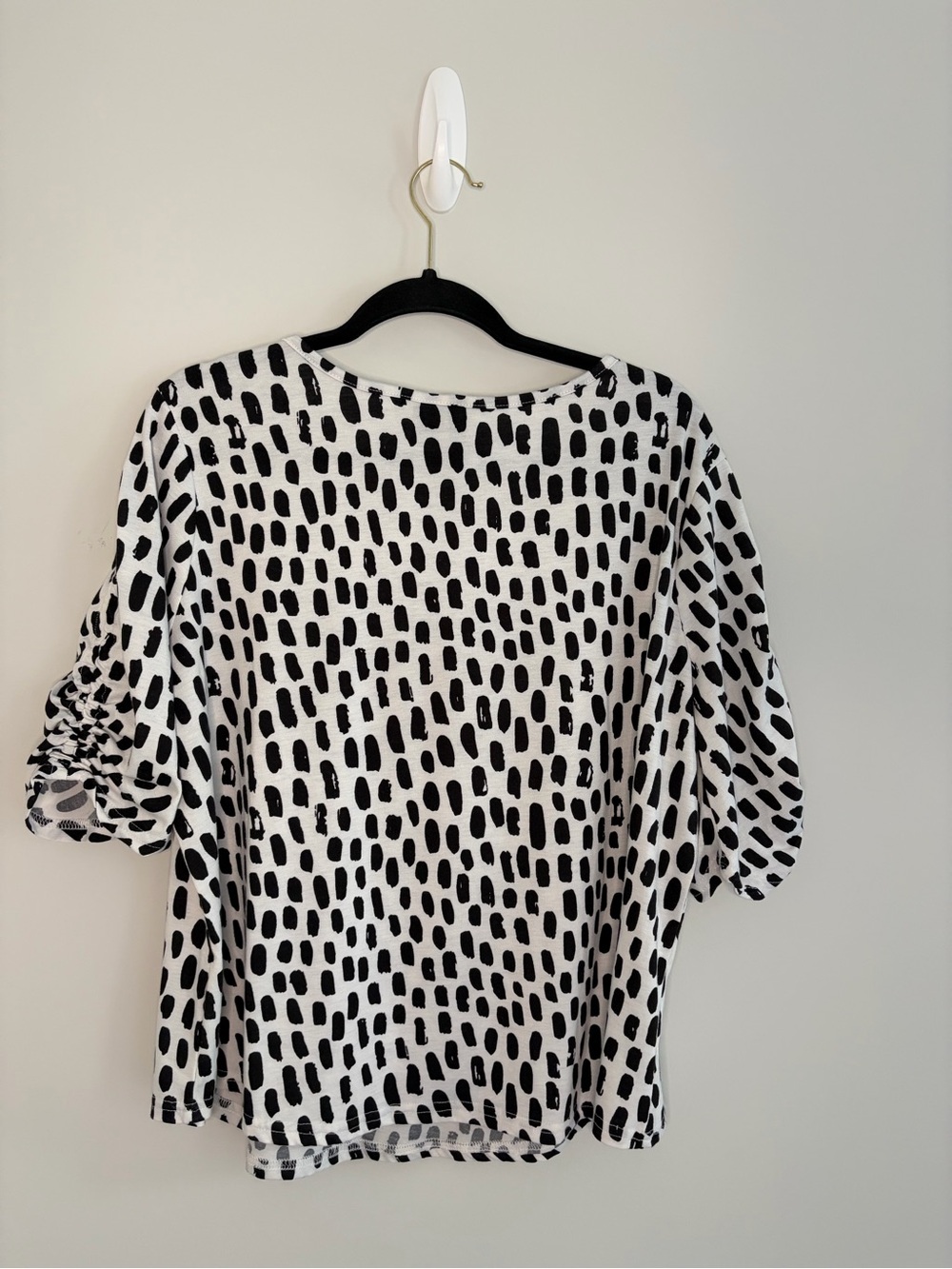 Scoop Neck Short Sleeve Top in Black & White Dot Print - Picture 2 of 5